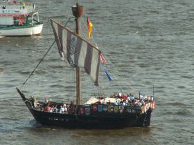 Blick aus dem Fenster "Kogge" Hafengeburtstag 2011
